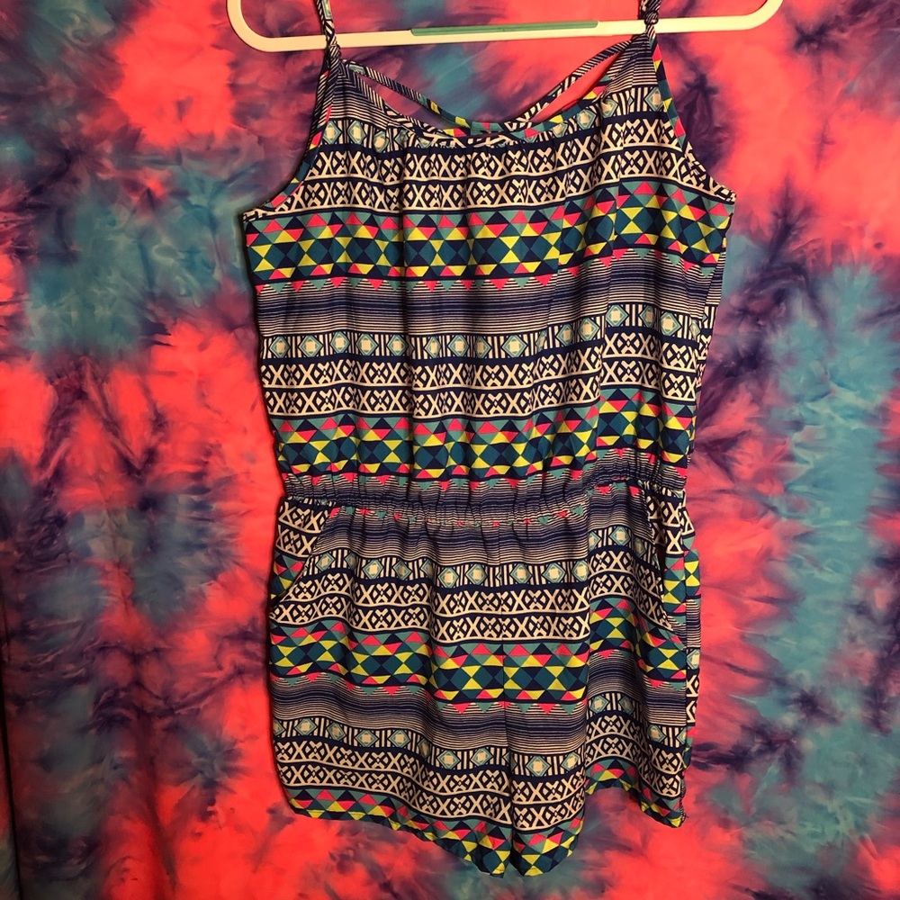 🦋Patterned romper w/ pockets